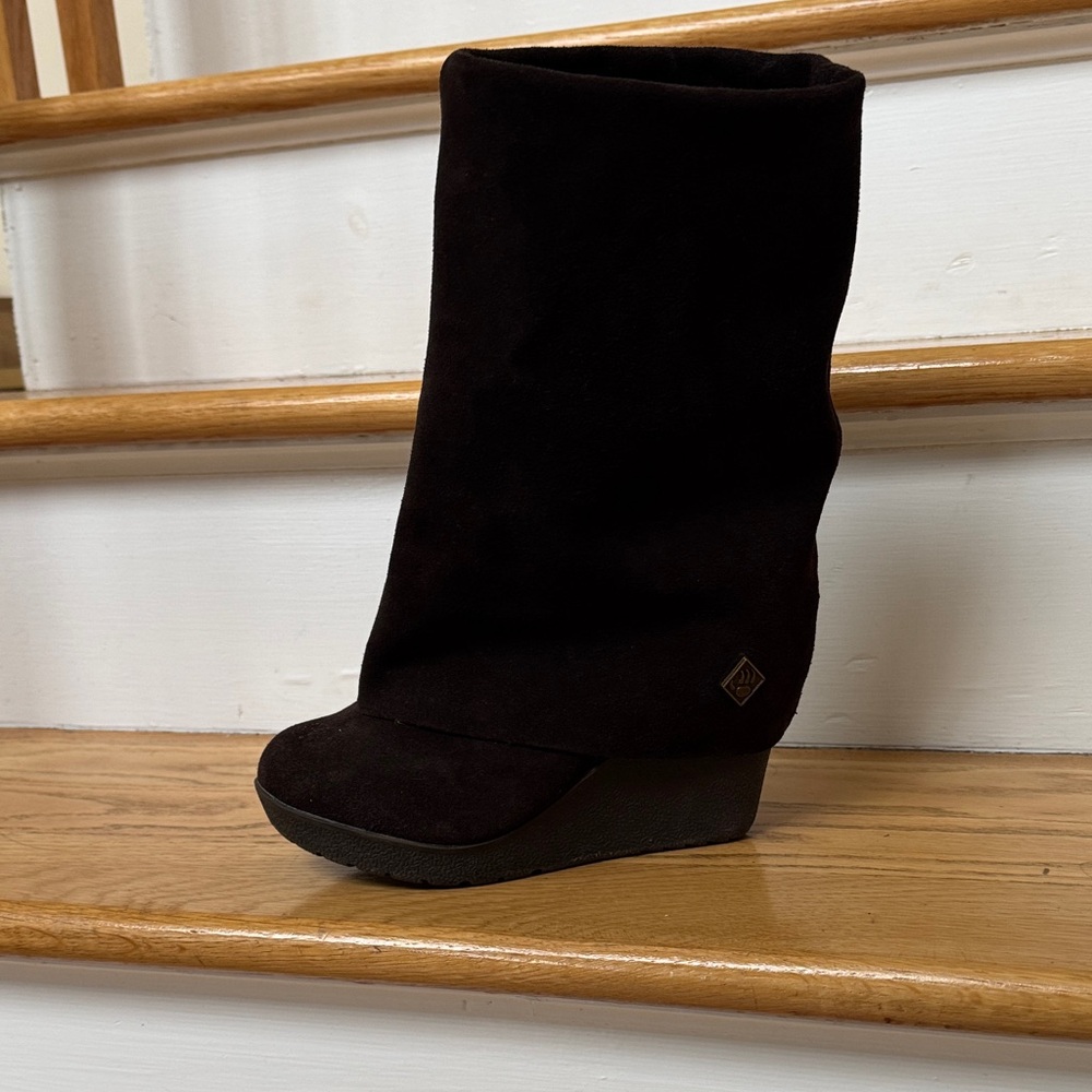 Bear paw wedge boot